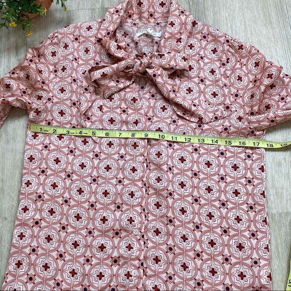 Avec Les Filles Pussy Bow Tie Neck Printed Blouse - Picture 7 of 10